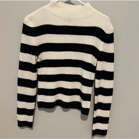 Universal thread long sleeve,cardigan sweater,& H&M sweater - Picture 3 of 14